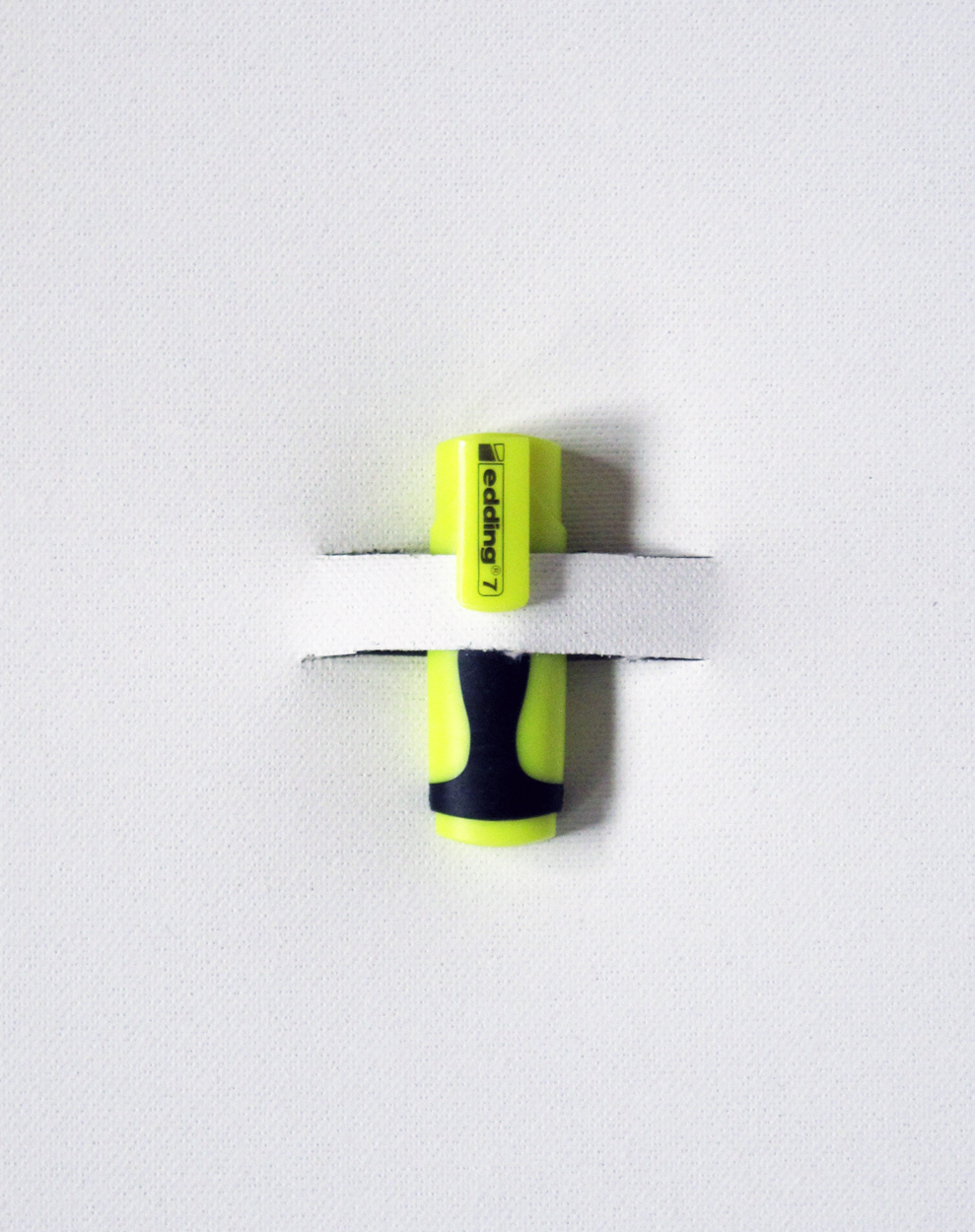yellow mini highlighter detail